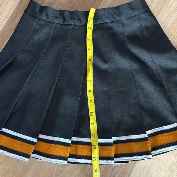 Cheerleader uniform. Great for costume - Picture 8 of 8